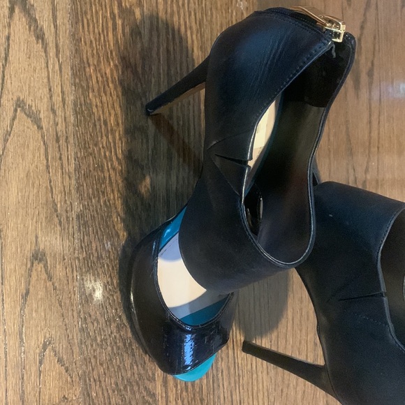 Vince Camuto Heels - Picture 4 of 8